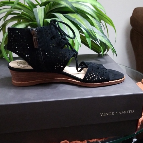 Vince Camuto Women's Retana Wedge Sandal - Picture 1 of 4